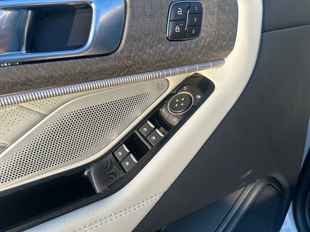 Certified 2025 Ford Explorer Platinum w/ Ultimate Package image 18