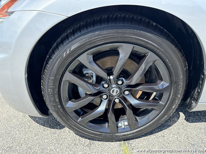 Used 2016 Nissan 370Z Coupe RWD image 8