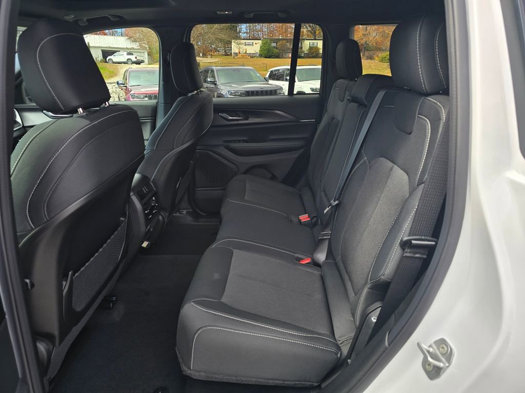 New 2025 Jeep Grand Cherokee Laredo X w/ Luxury Tech Group I image 13
