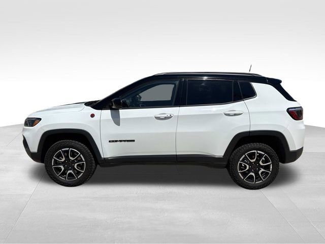 Used 2025 Jeep Compass Trailhawk image 5