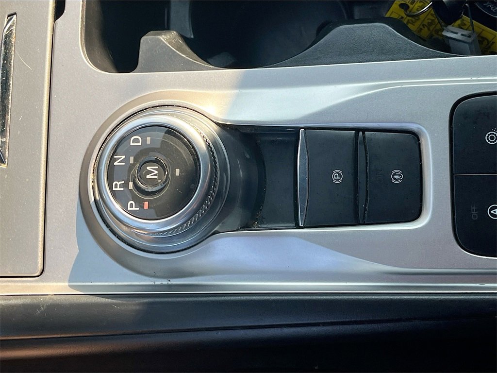 Used 2020 Ford Explorer XLT image 16