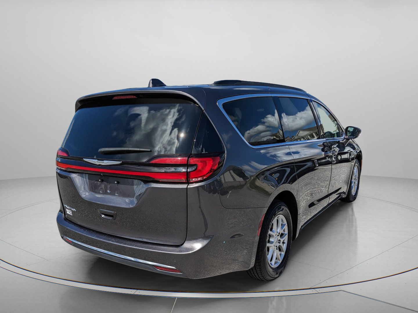 Used 2022 Chrysler Pacifica Touring-L FWD image 8