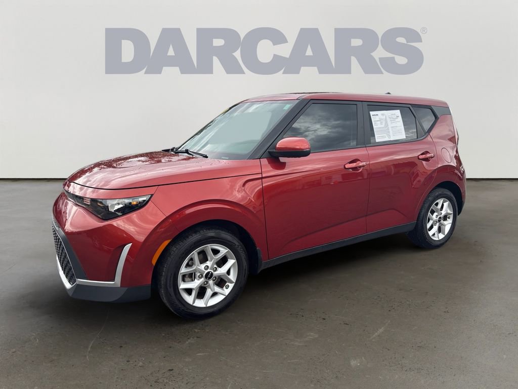 Used 2023 Kia Soul LX w/ LX Technology Package FWD image 3
