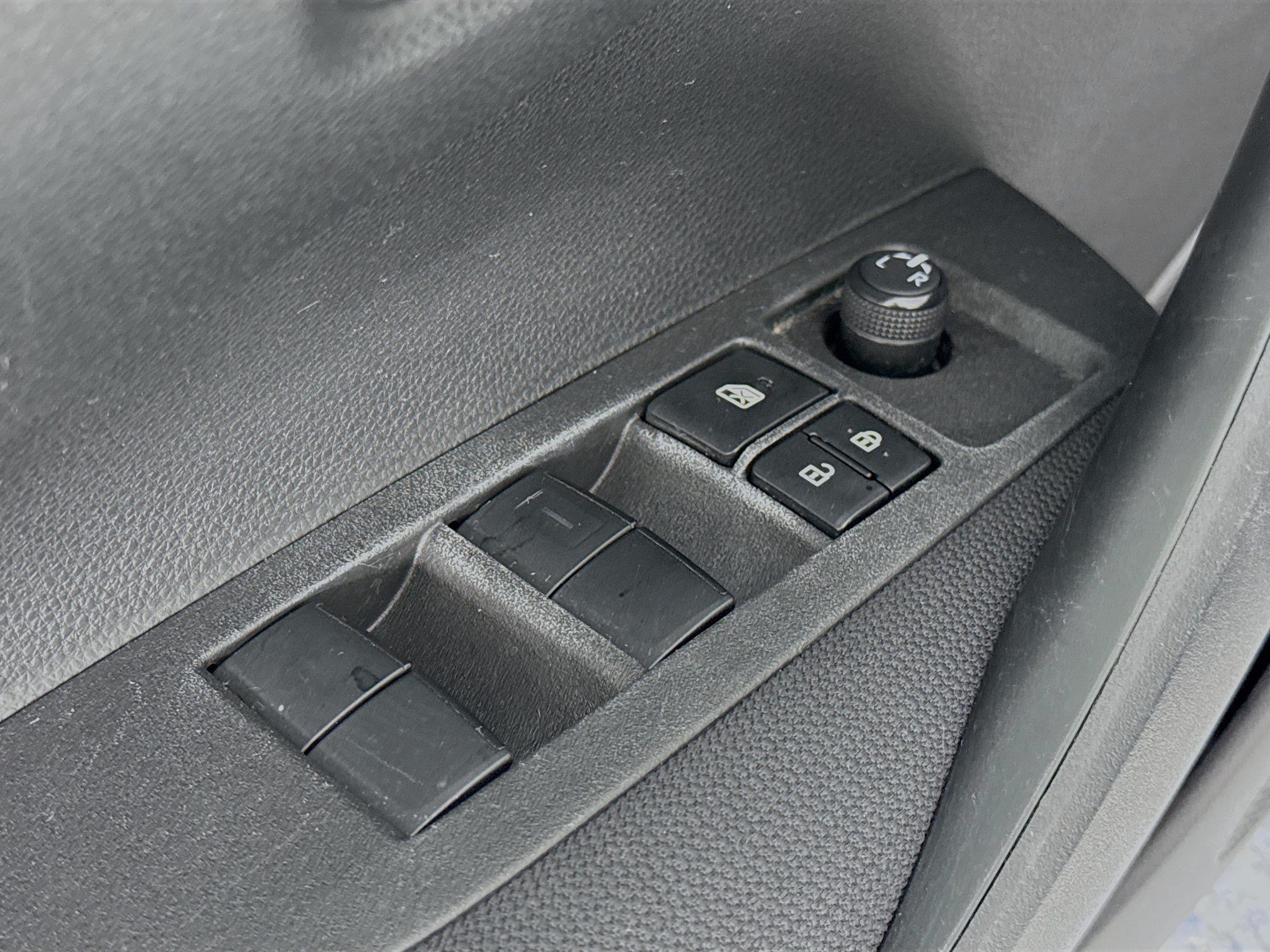 Used 2021 Toyota Corolla LE w/ Carpet Mat Package (TMS) FWD image 17