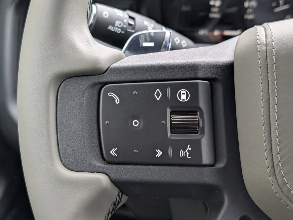Used 2025 Land Rover Defender 110 image 24