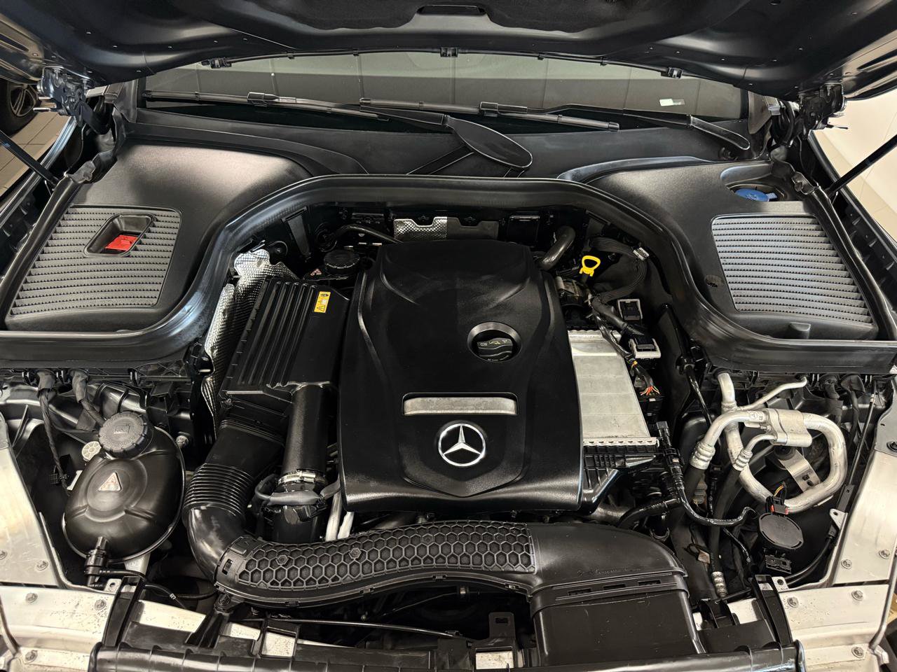 Used 2017 Mercedes-Benz GLC 300 4MATIC image 25