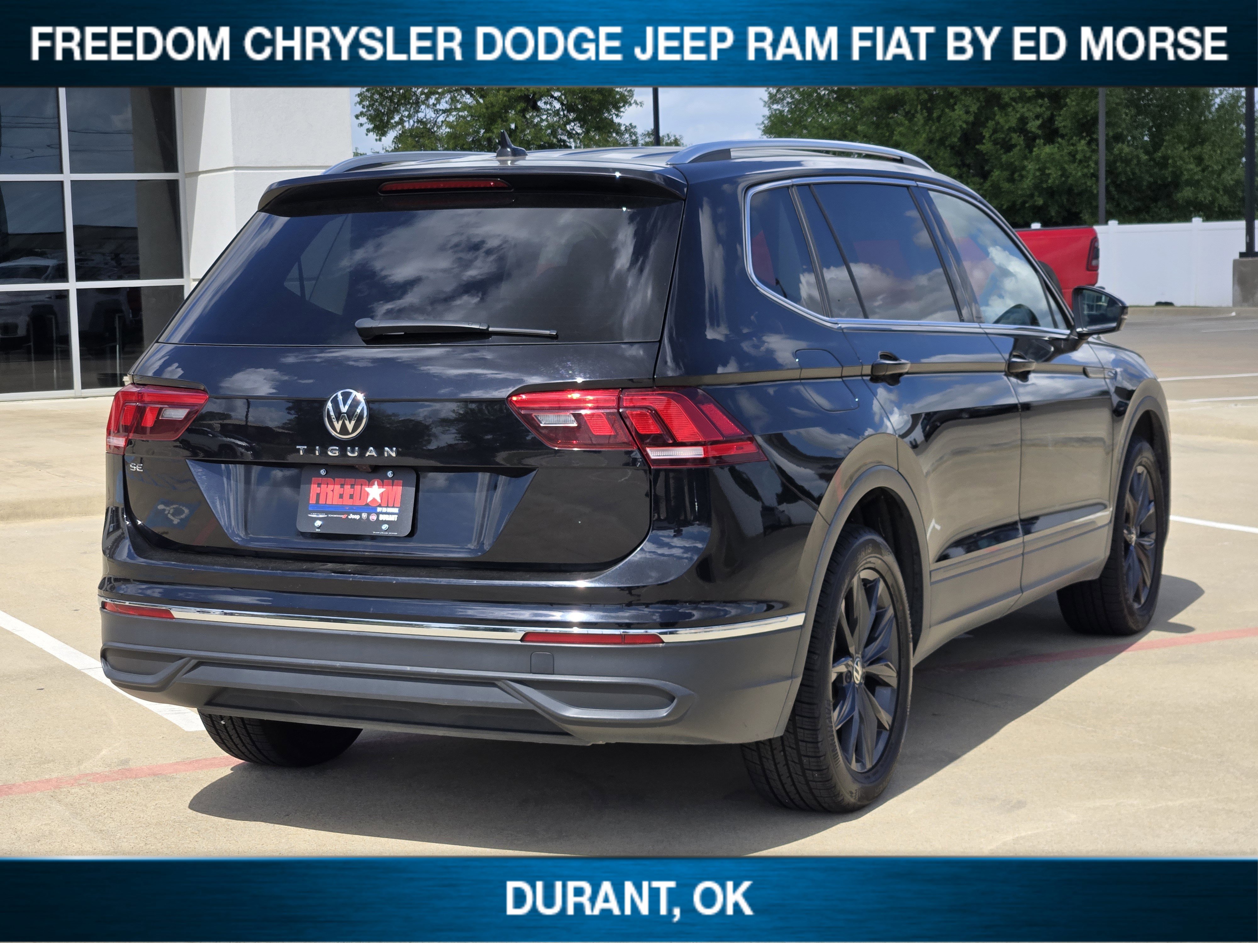 Used 2024 Volkswagen Tiguan SE FWD image 3