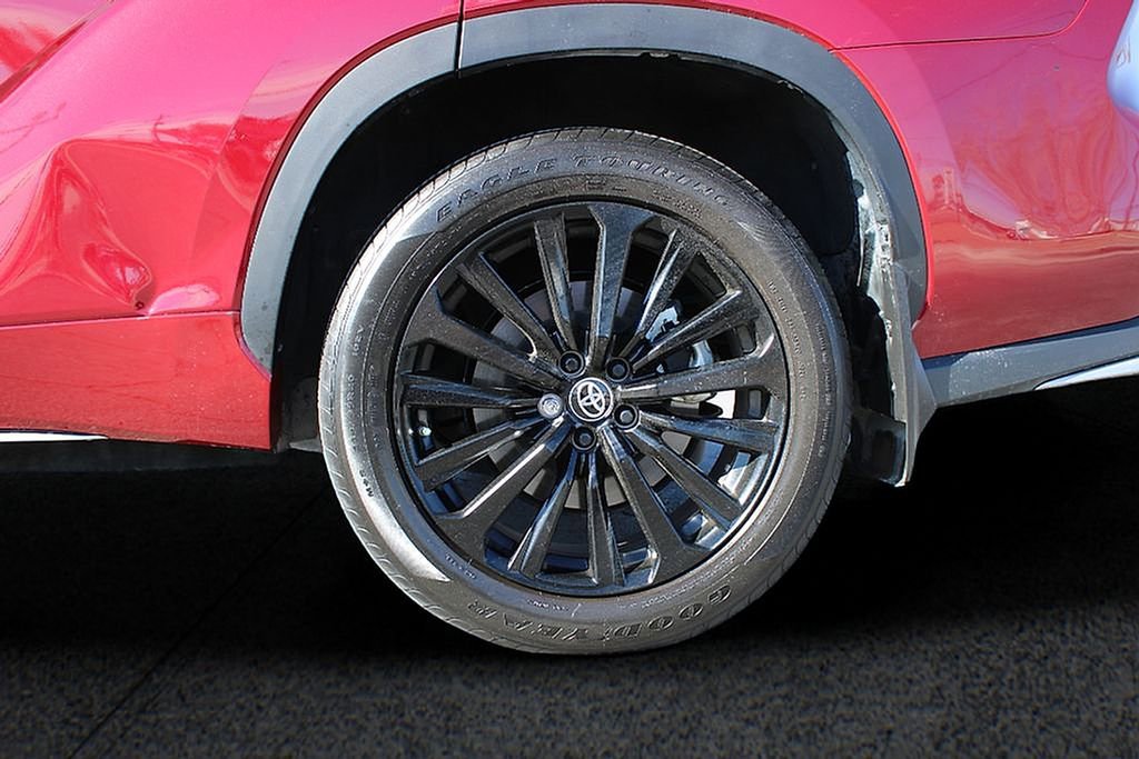 Used 2025 Toyota Highlander XSE image 13