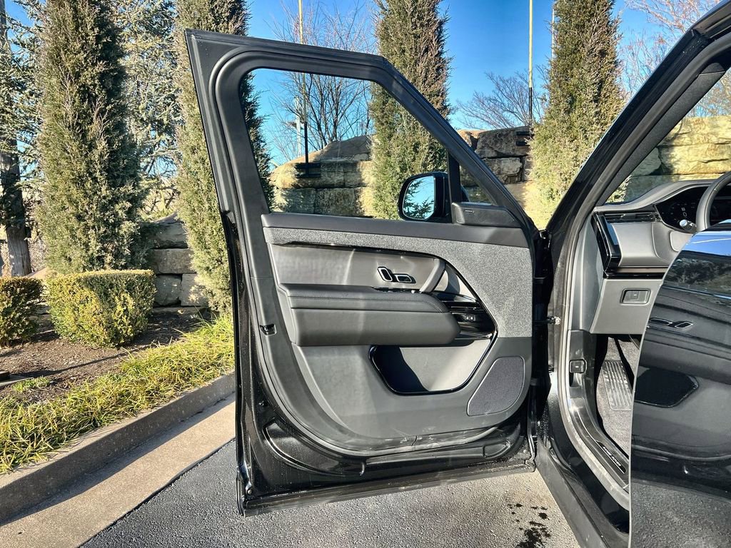 Used 2026 Land Rover Range Rover Sport SE image 17