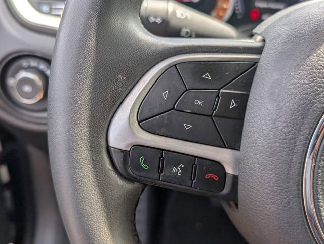 Used 2019 Jeep Renegade Latitude FWD image 30