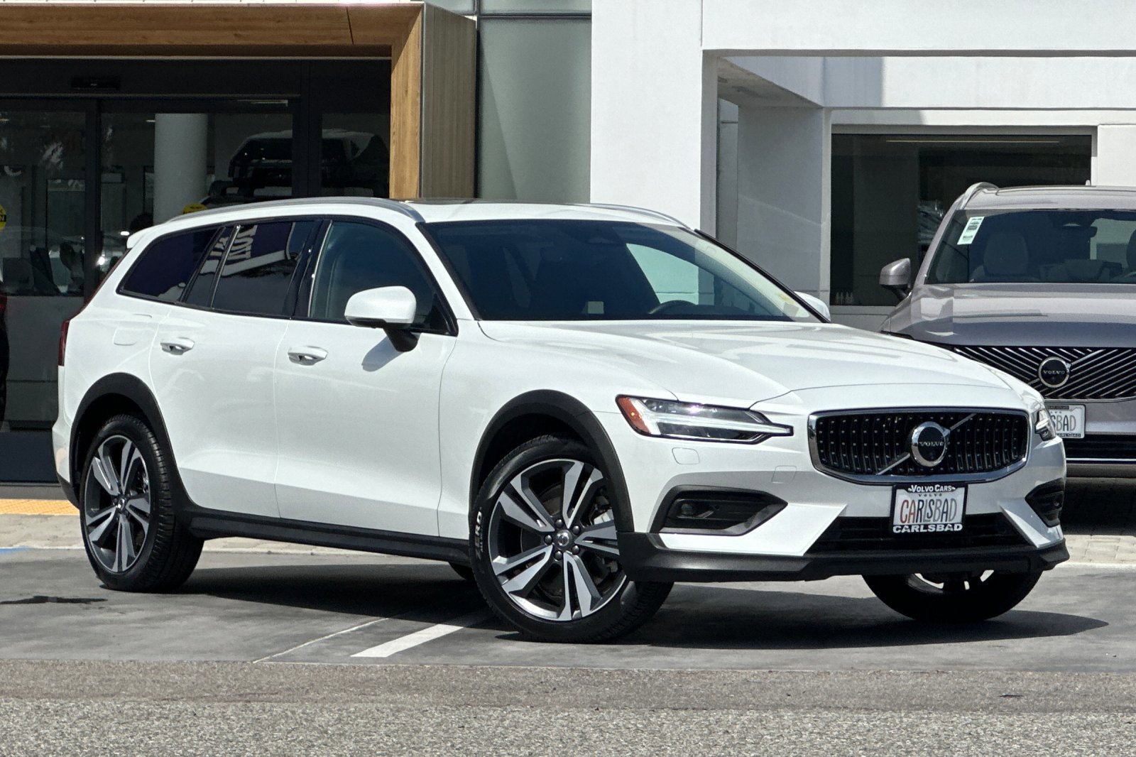 Certified 2025 Volvo V60 B5 Cross Country Plus image 2