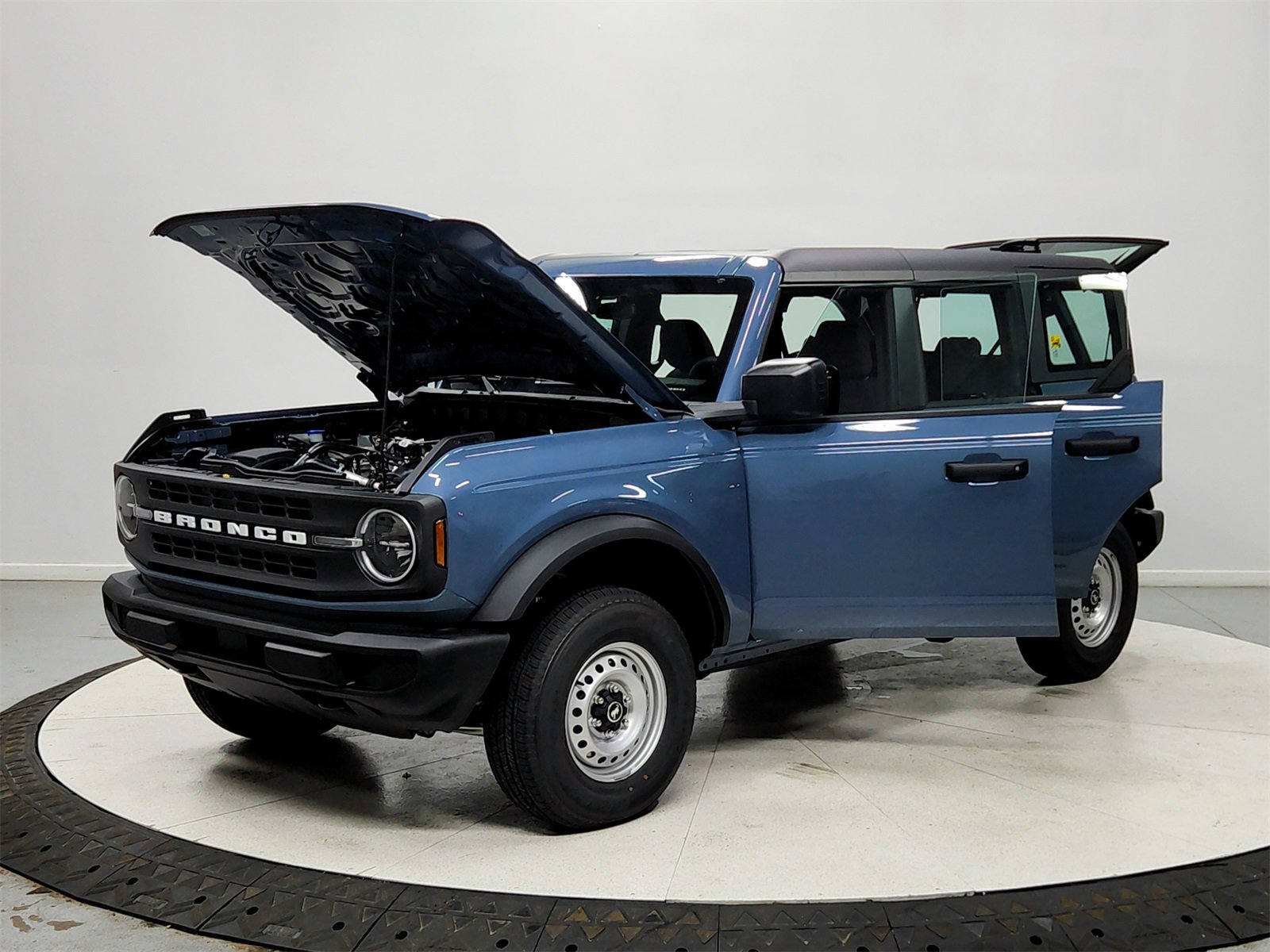 New 2025 Ford Bronco 4-Door image 11