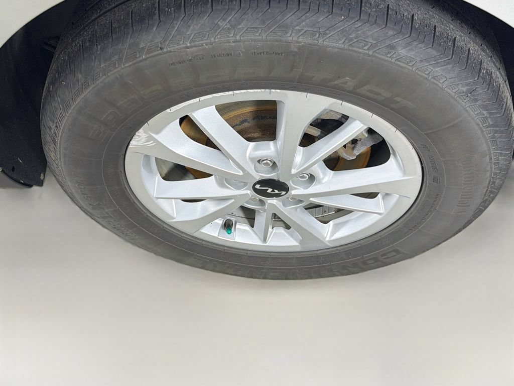 Used 2023 Kia Carnival LX FWD image 29
