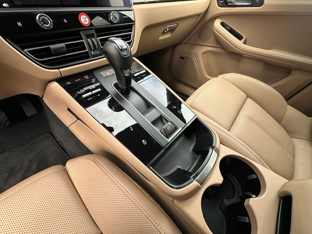 Certified 2025 Porsche Macan image 28