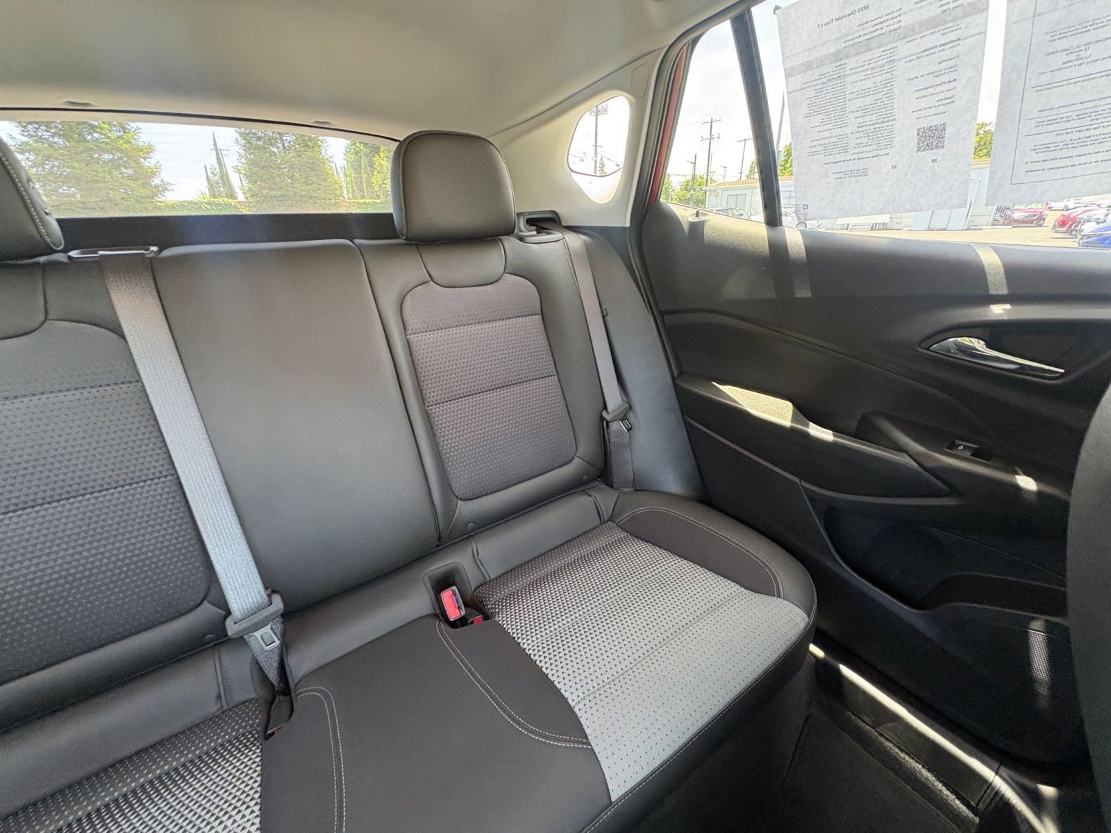 Used 2025 Chevrolet Trax LT FWD image 36