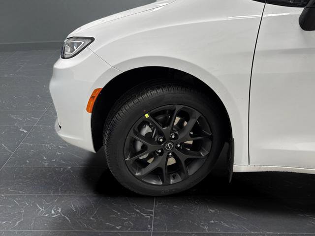 New 2026 Chrysler Pacifica Select w/ S Appearance Package image 35