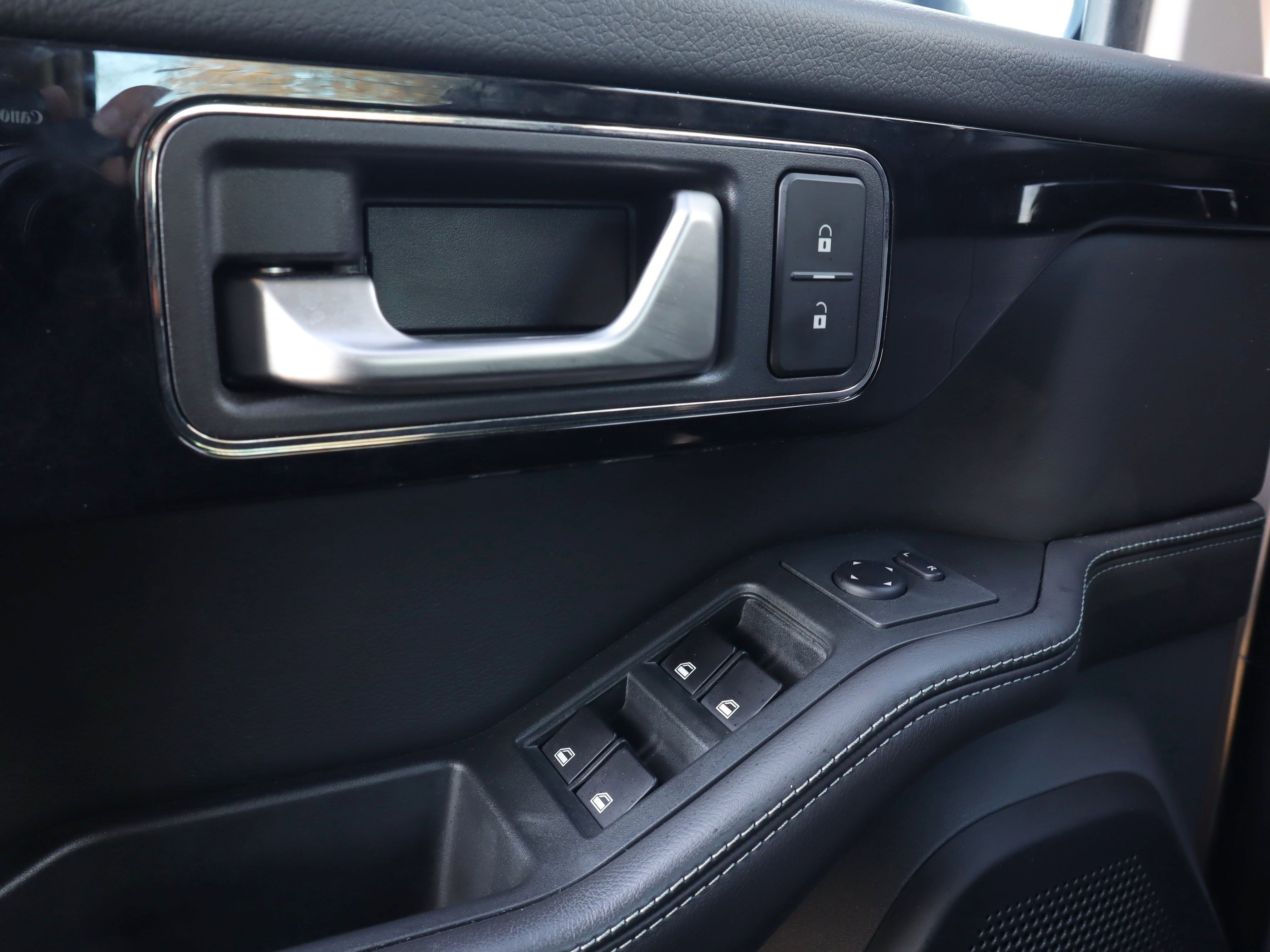 Used 2024 INEOS Grenadier Fieldmaster Edition image 19