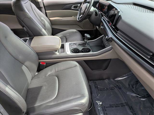 Used 2025 Kia Carnival image 19