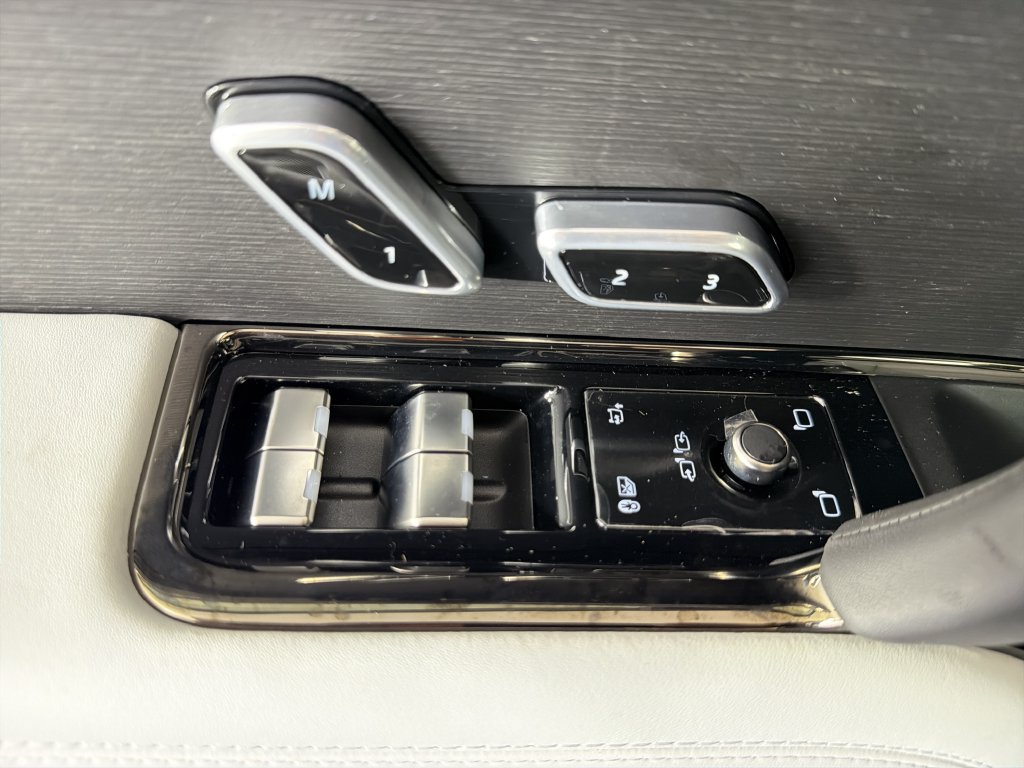 New 2027 Land Rover Range Rover Sport SE AWD/4WD image 26