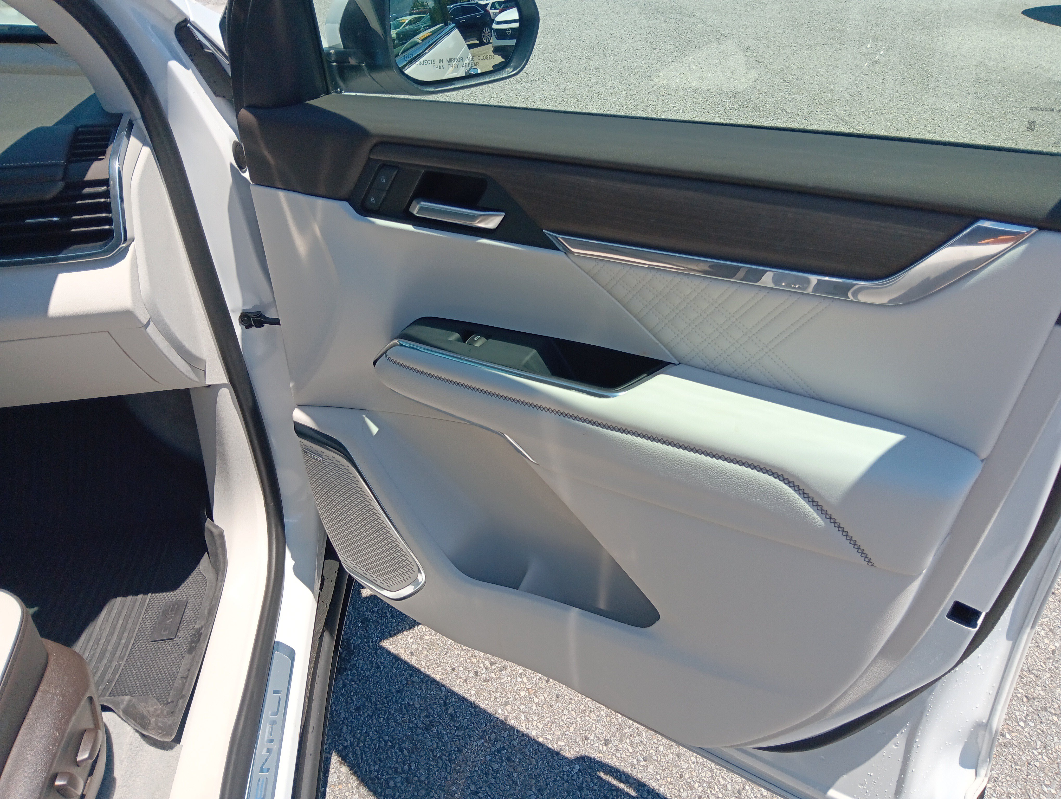 Used 2024 GMC Acadia Denali w/ LPO, Floor Liner Package FWD image 21