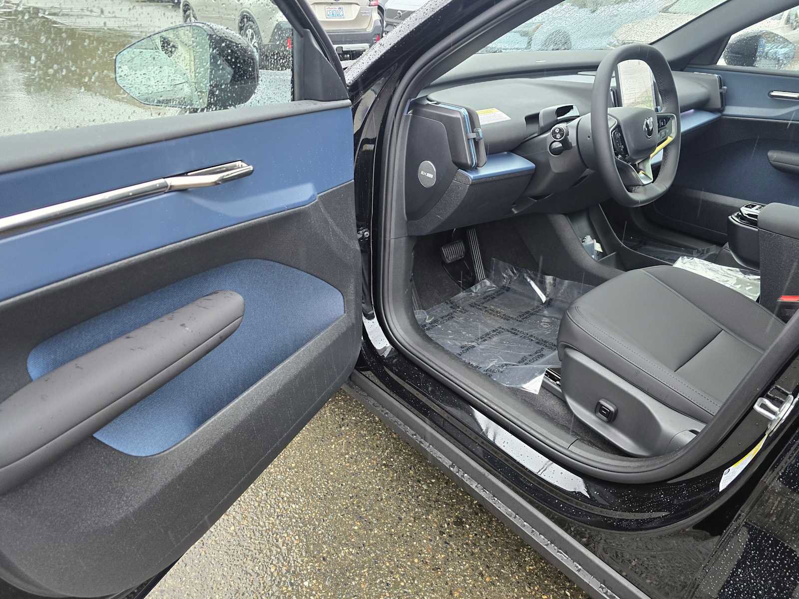 New 2026 Volvo EX30 Plus w/ Protection Package Premier RWD image 21