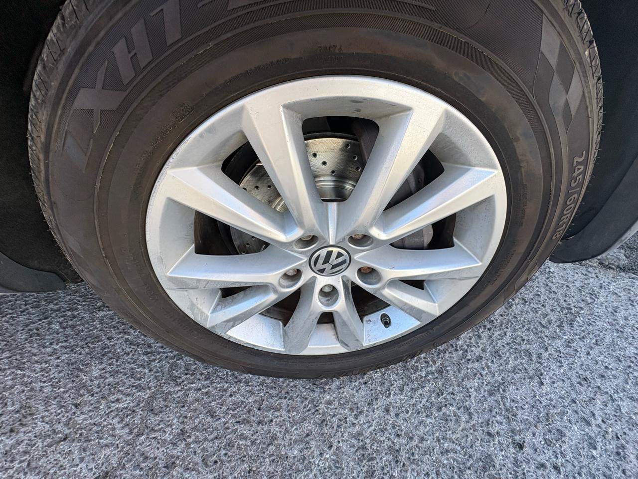 Used 2014 Volkswagen Touareg Sport AWD/4WD image 32