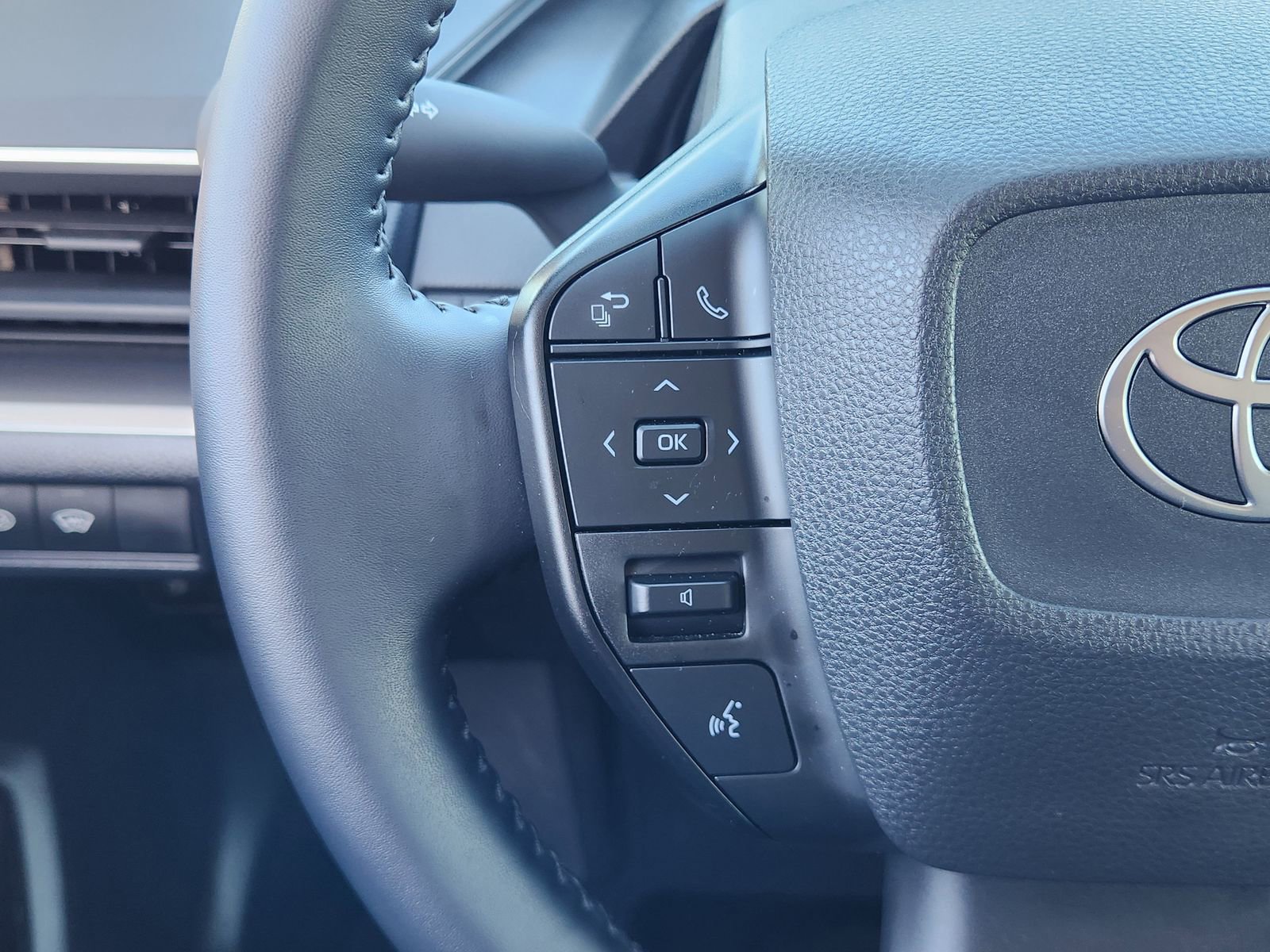 Used 2024 Toyota Prius LE image 31