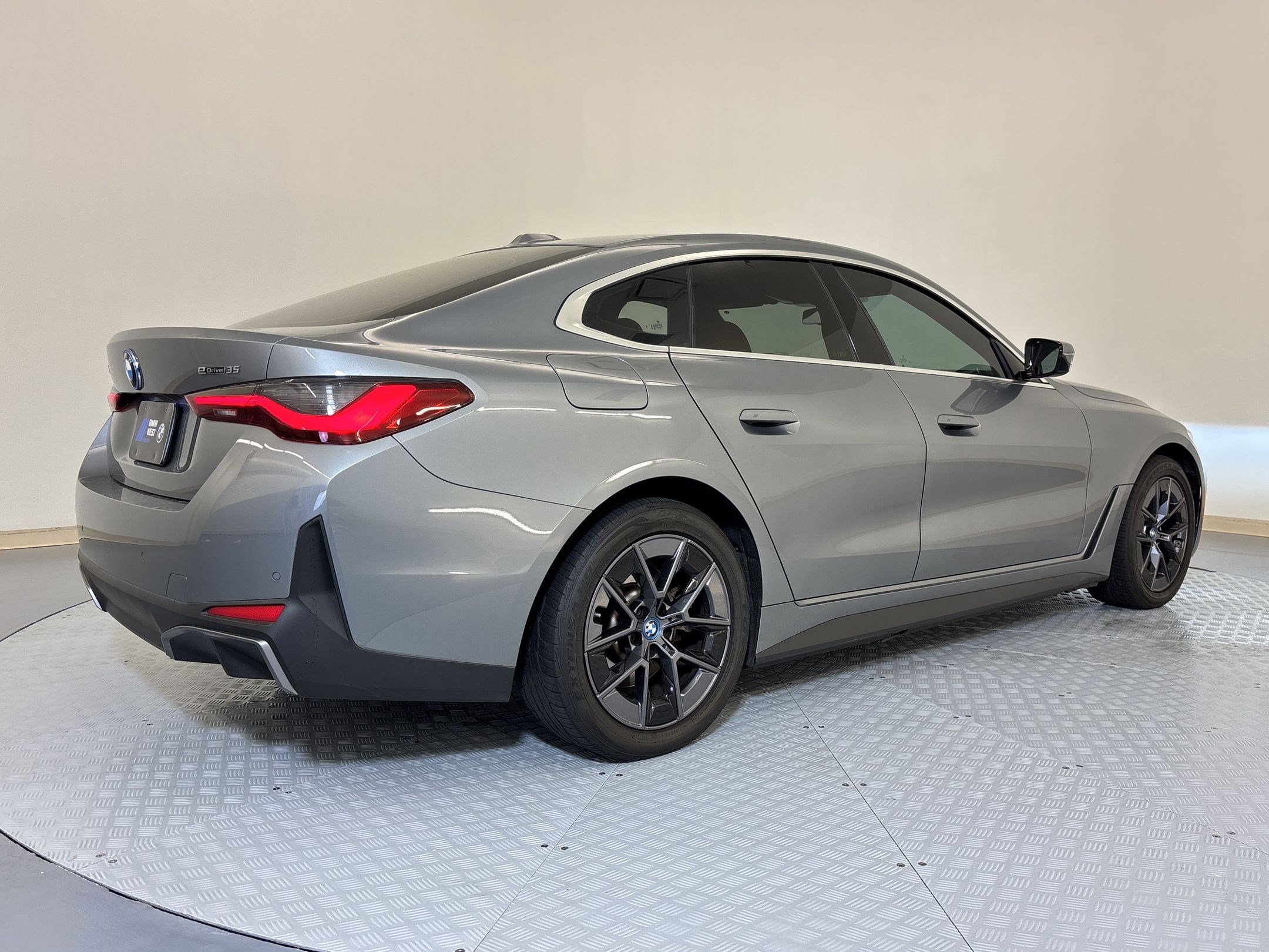 Used 2023 BMW i4 eDrive35 w/ Premium Package image 8