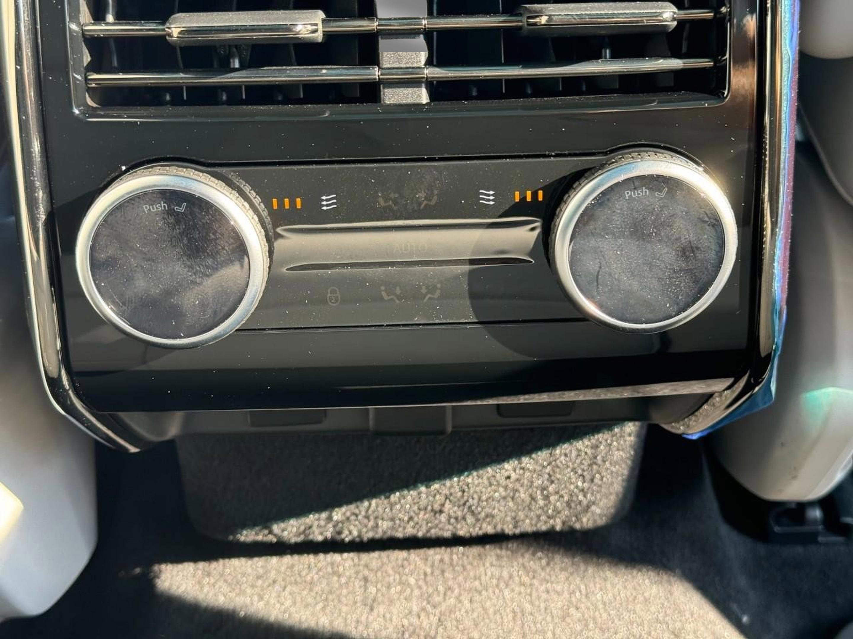 Used 2025 Land Rover Range Rover Sport SE image 10