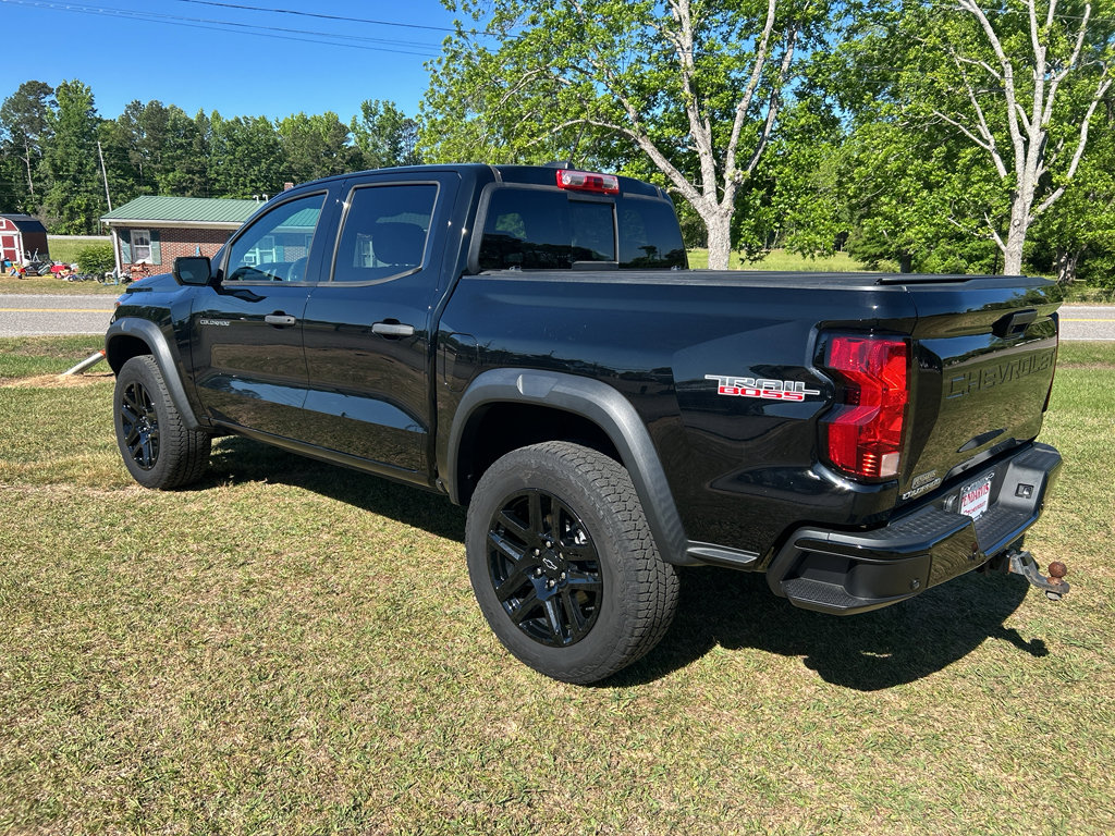 Used 2024 Chevrolet Colorado Trail Boss w/ Technology Package AWD/4WD image 9