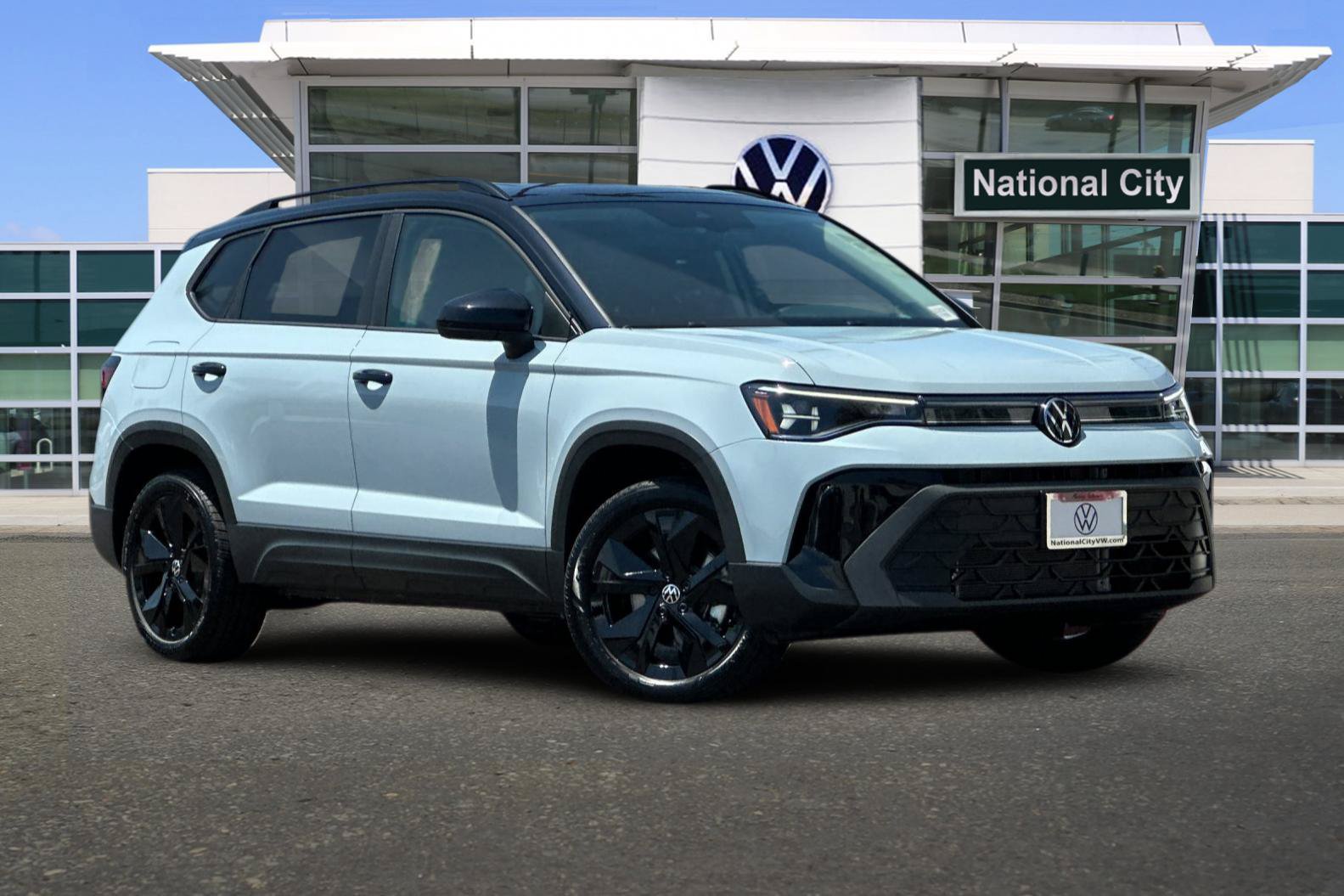 New 2026 Volkswagen Taos SE FWD image 2