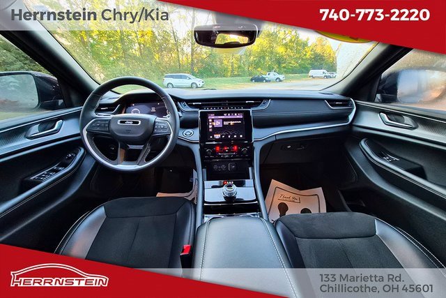 Used 2023 Jeep Grand Cherokee Altitude image 6