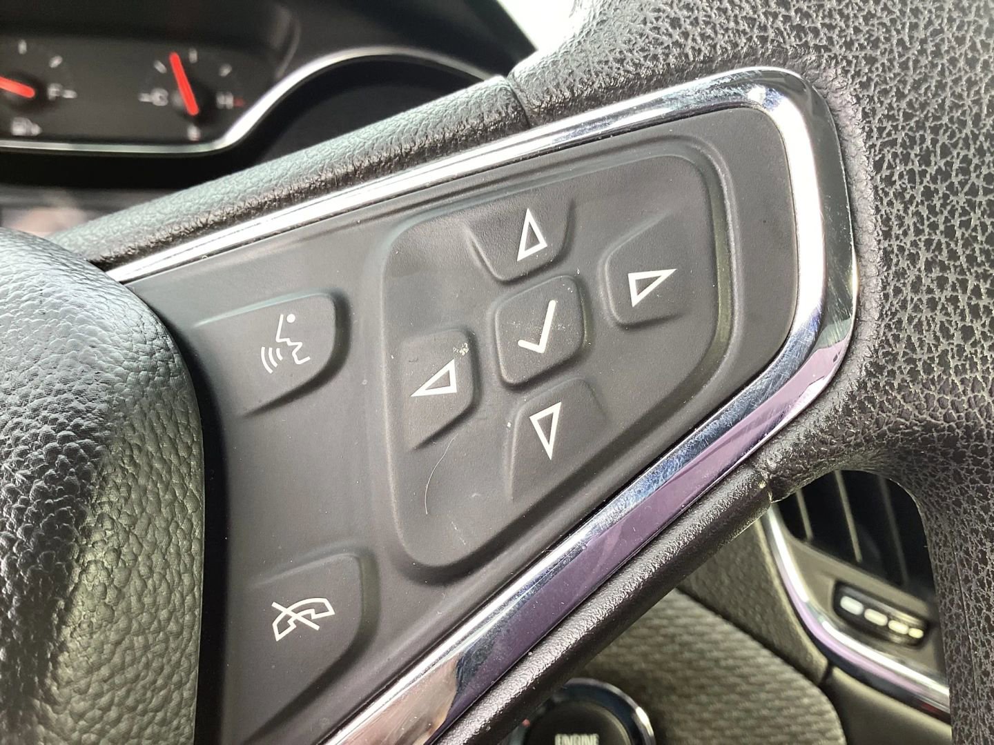 Used 2019 Chevrolet Cruze LT w/ Convenience Package image 29