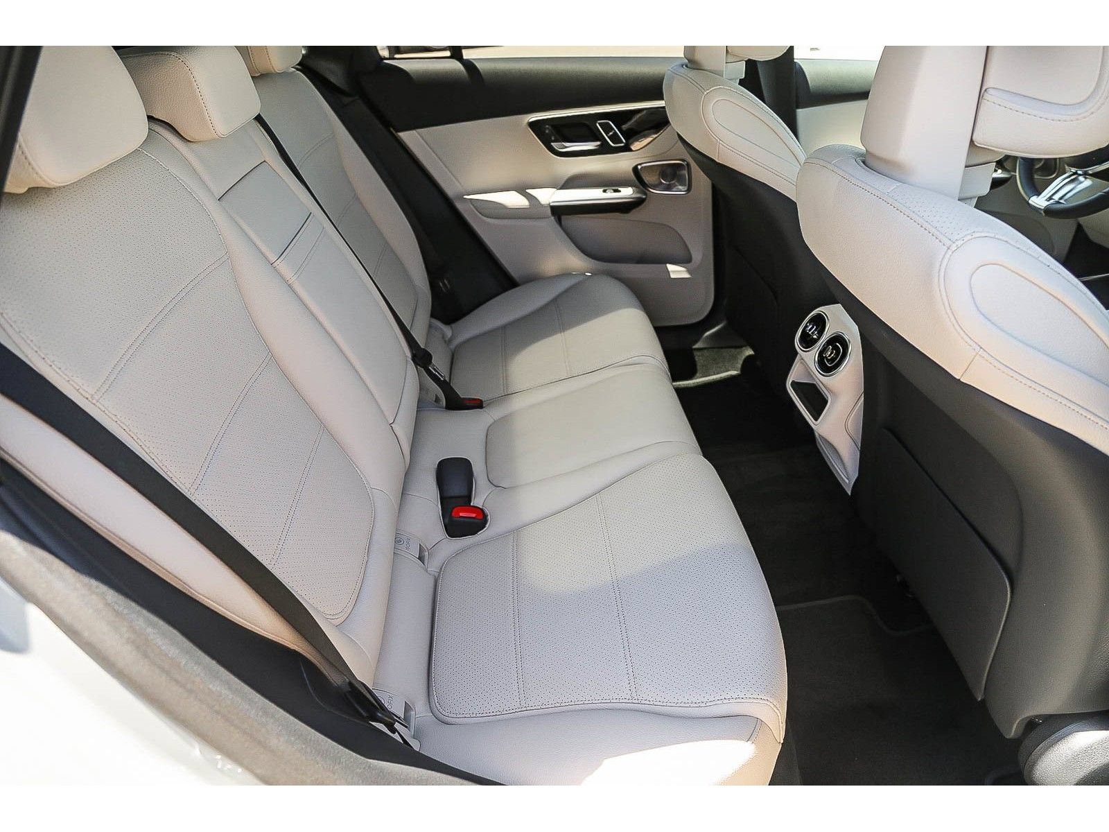 New 2026 Mercedes-Benz GLC 350e 4MATIC image 16