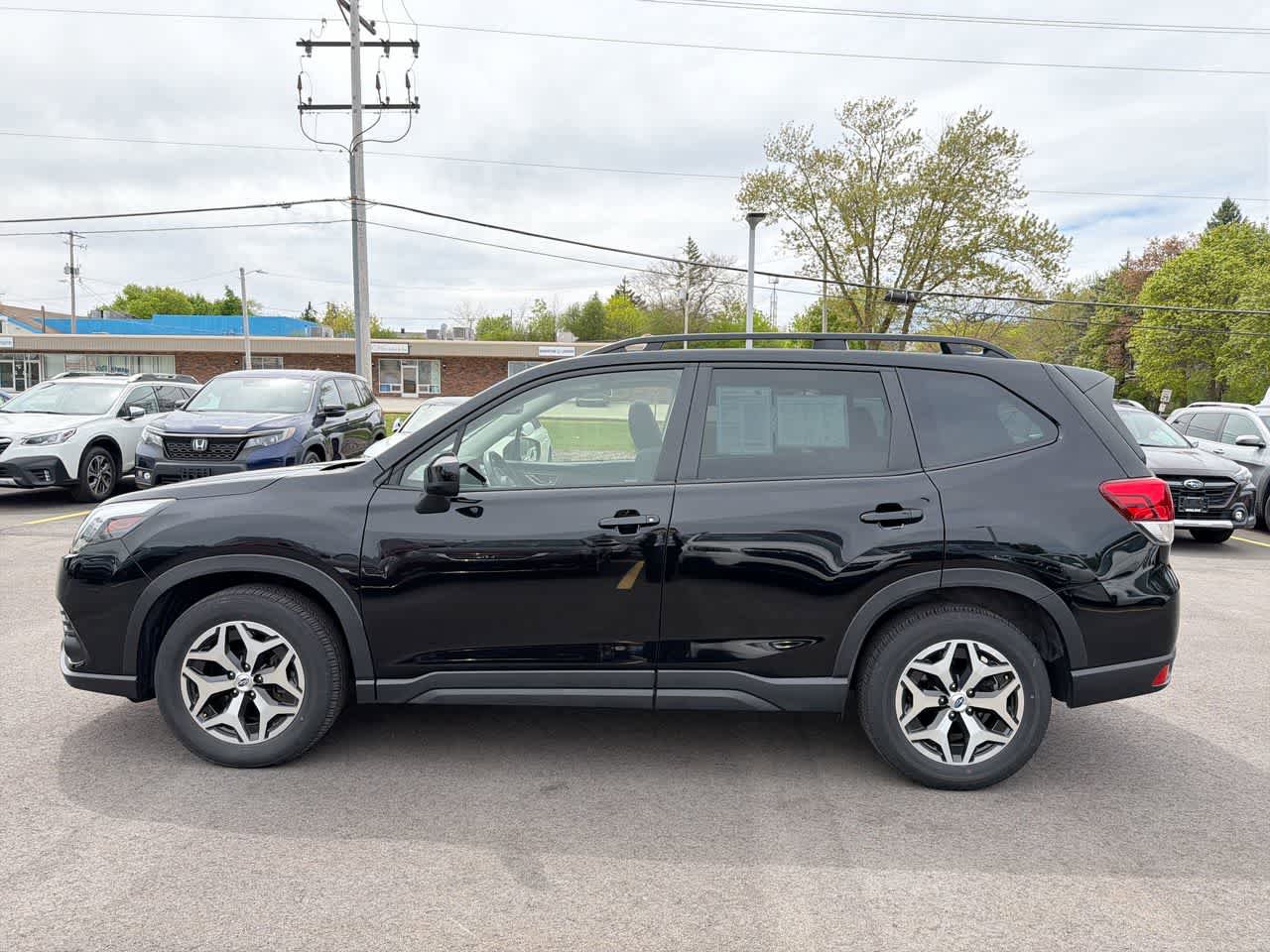 Certified 2023 Subaru Forester Premium AWD/4WD image 10