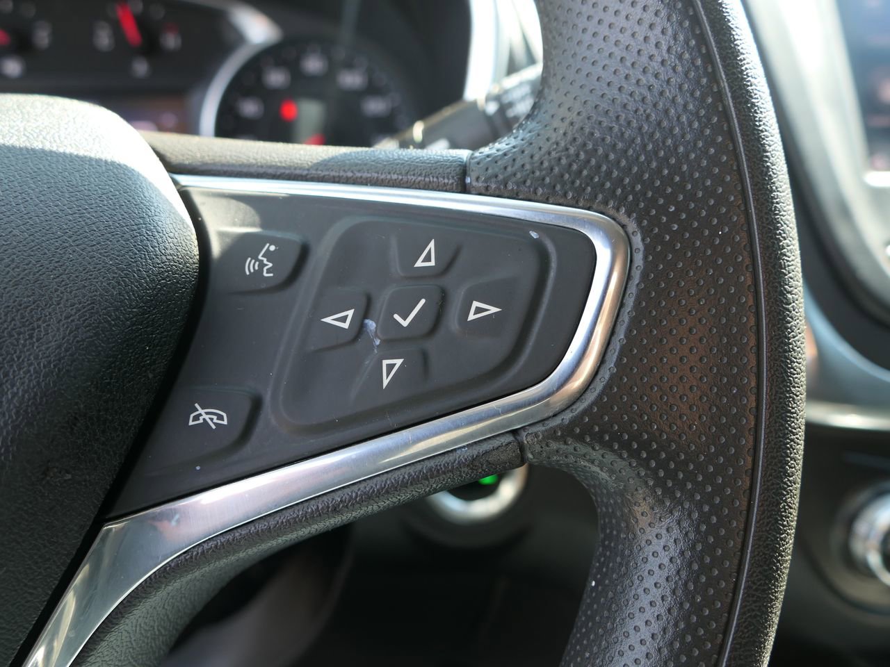 Used 2020 Chevrolet Equinox LT image 16