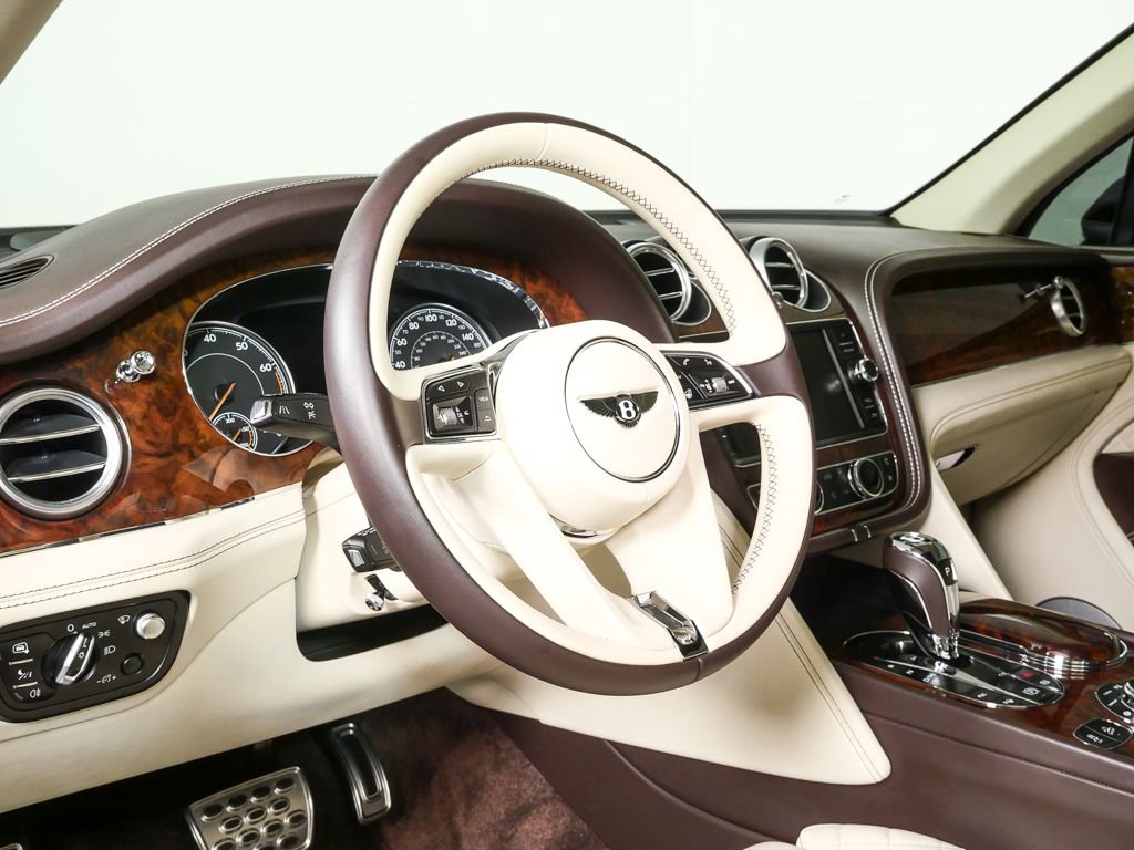 Used 2017 Bentley Bentayga image 4