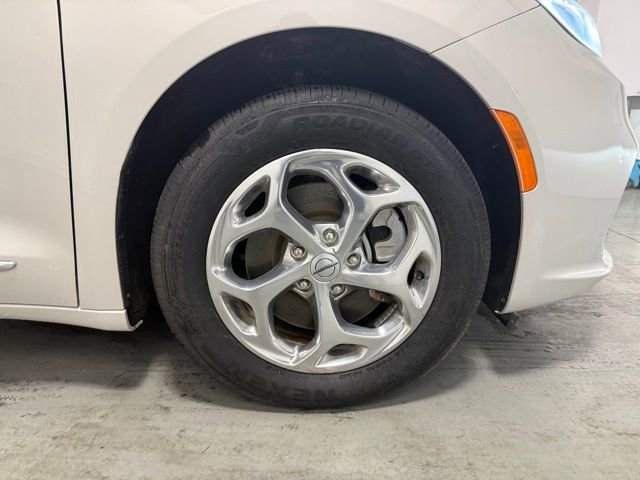 Used 2021 Chrysler Pacifica Limited image 20