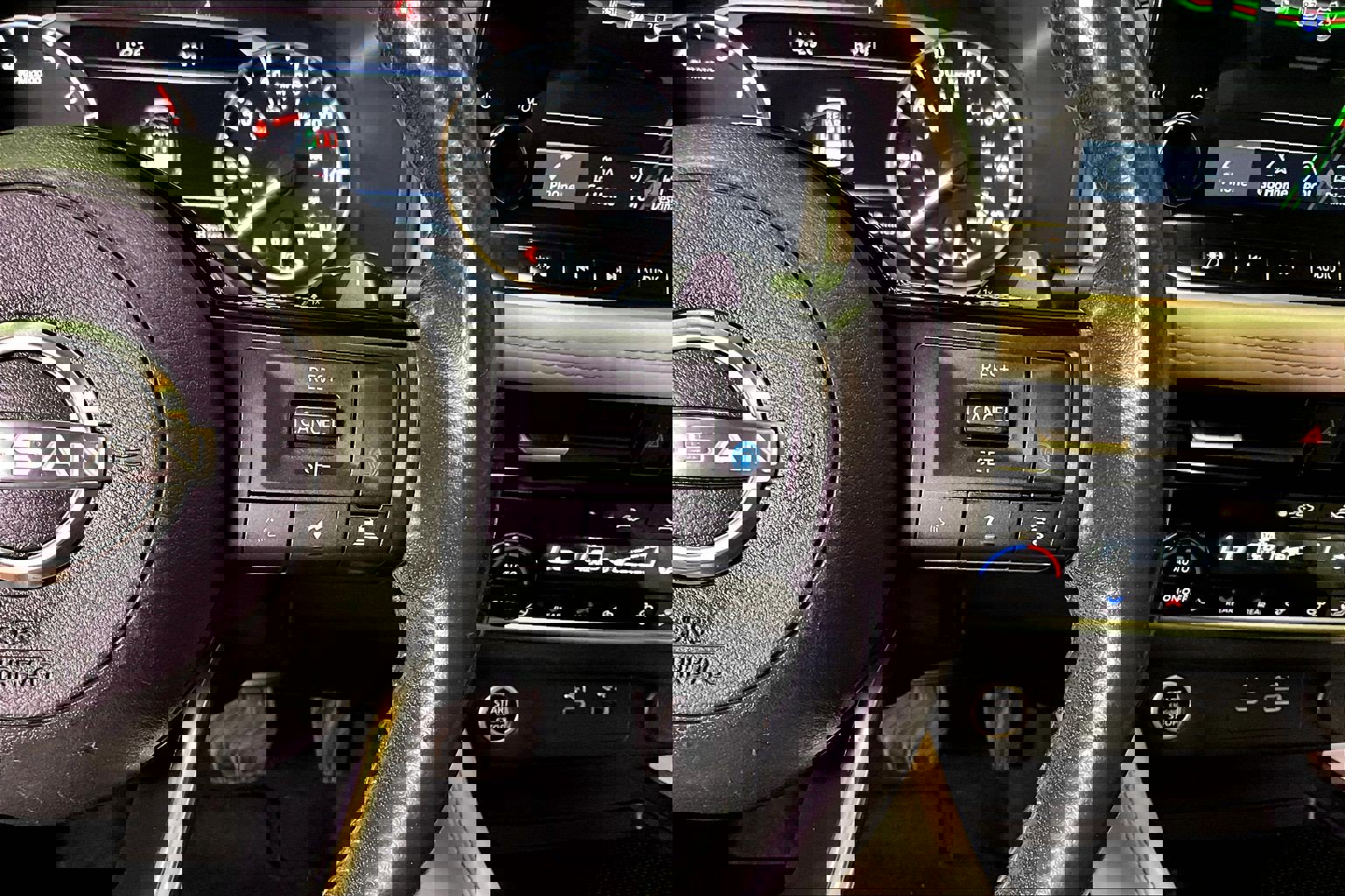 Used 2023 Nissan Rogue SL w/ SL Premium Package image 12