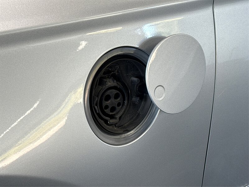 Used 2015 Ford Fusion Energi Titanium FWD image 17