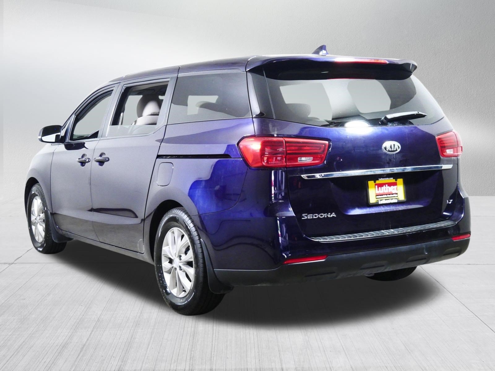 Used 2019 Kia Sedona LX FWD image 5