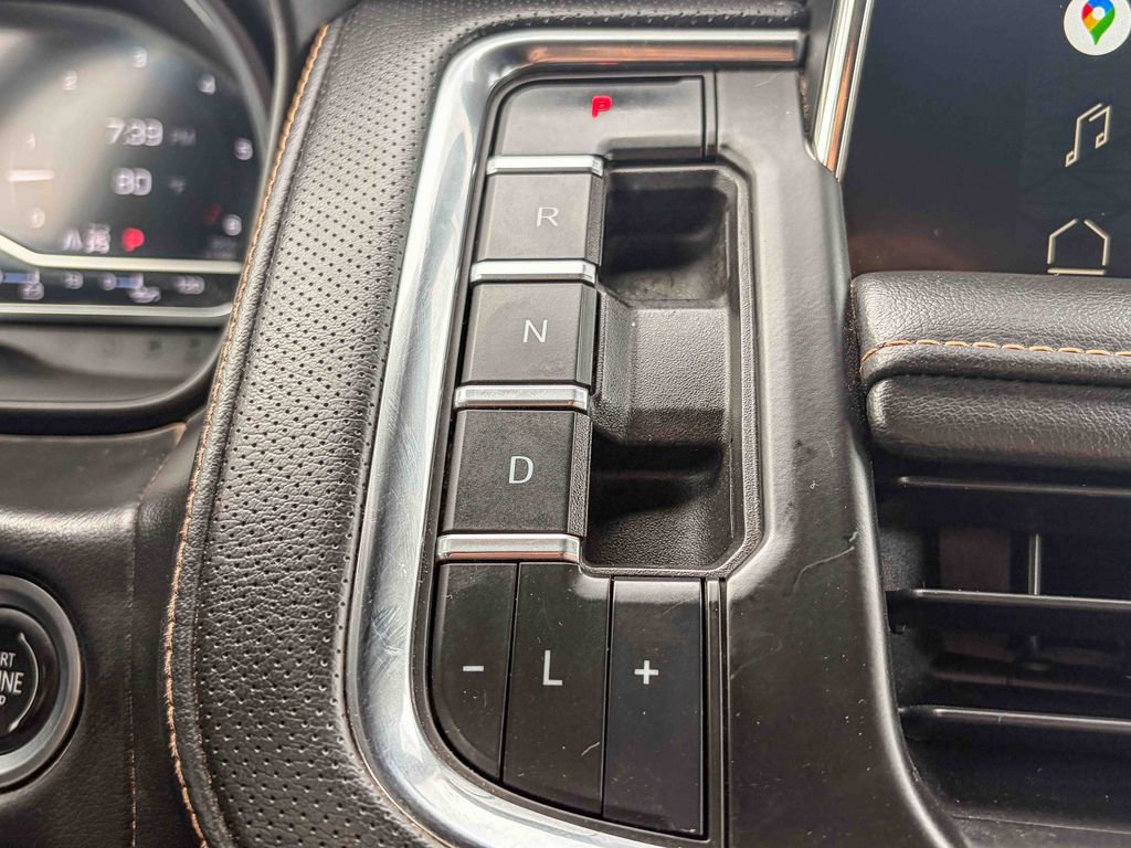 Used 2022 GMC Yukon XL AT4 image 44