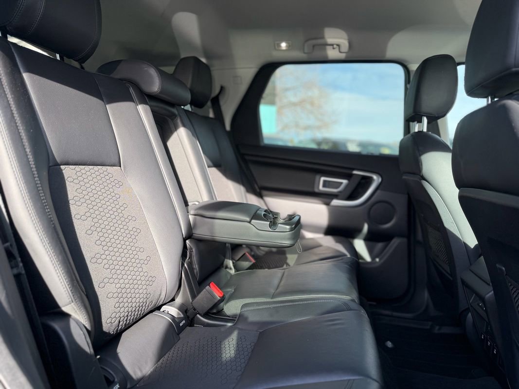Used 2017 Land Rover Discovery Sport SE AWD/4WD image 6