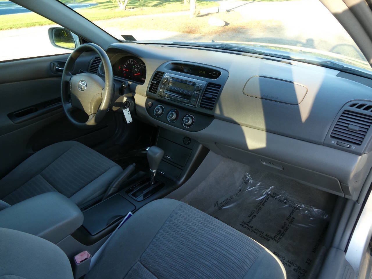 Used 2005 Toyota Camry LE FWD image 26
