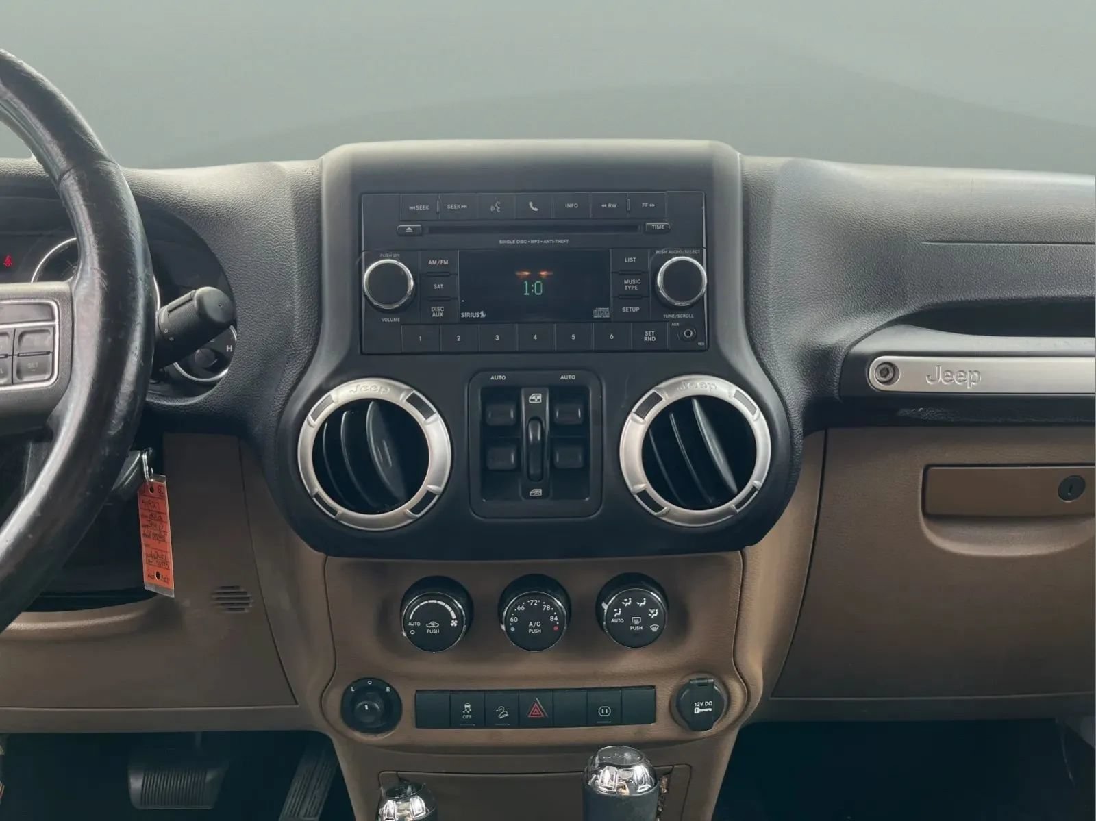 Used 2012 Jeep Wrangler Unlimited Sahara w/ Connectivity Group AWD/4WD image 10