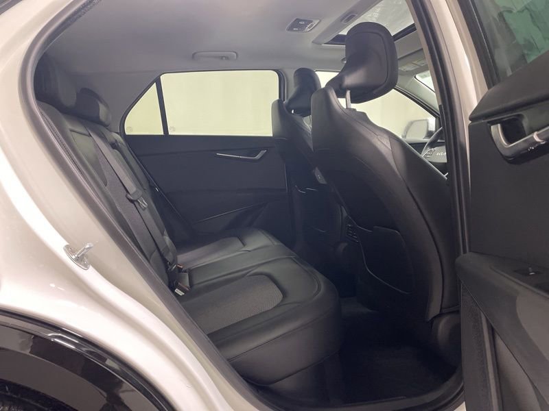 Used 2024 Kia Niro EX Touring image 10