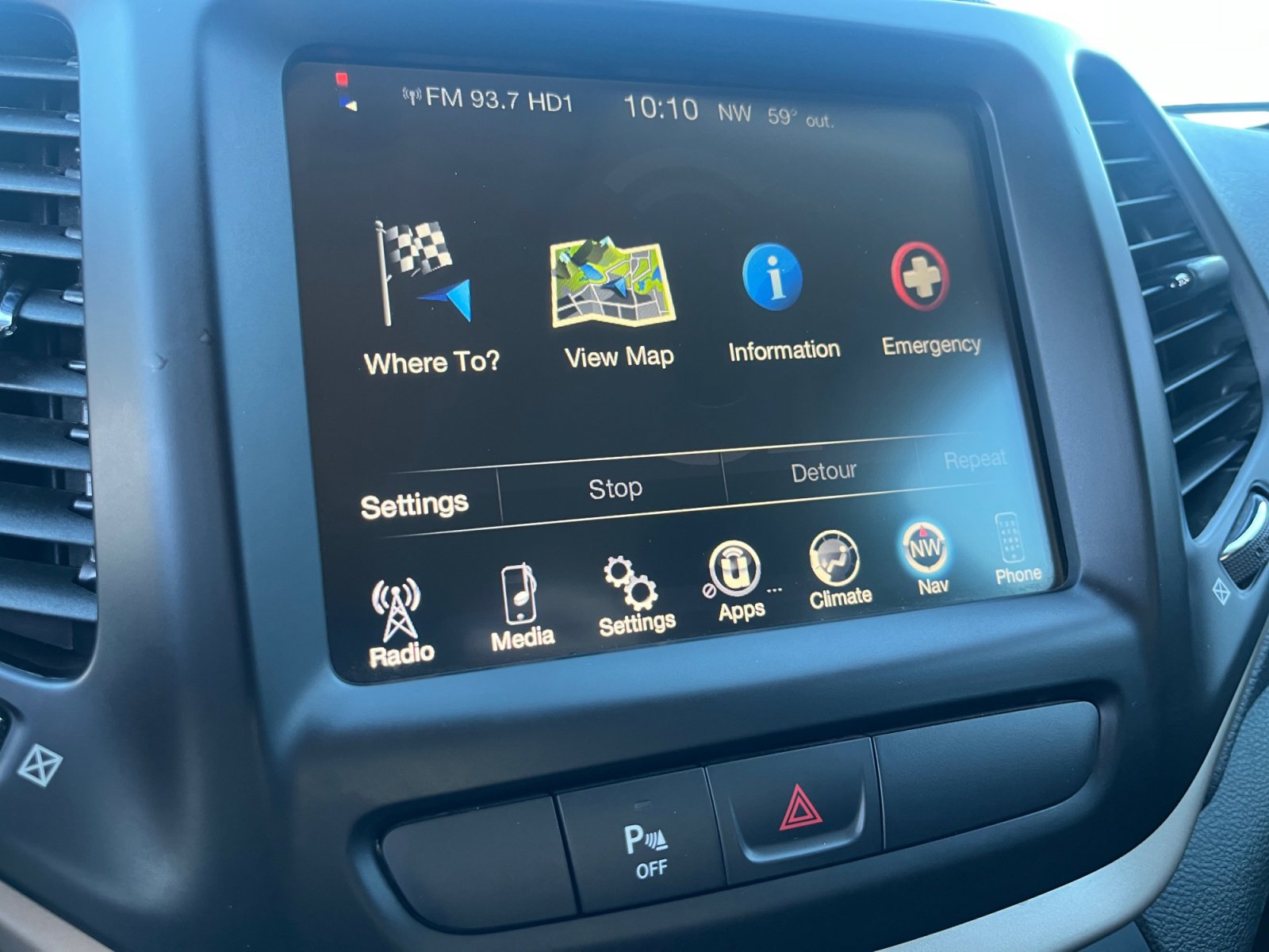 Used 2018 Jeep Cherokee Latitude image 28