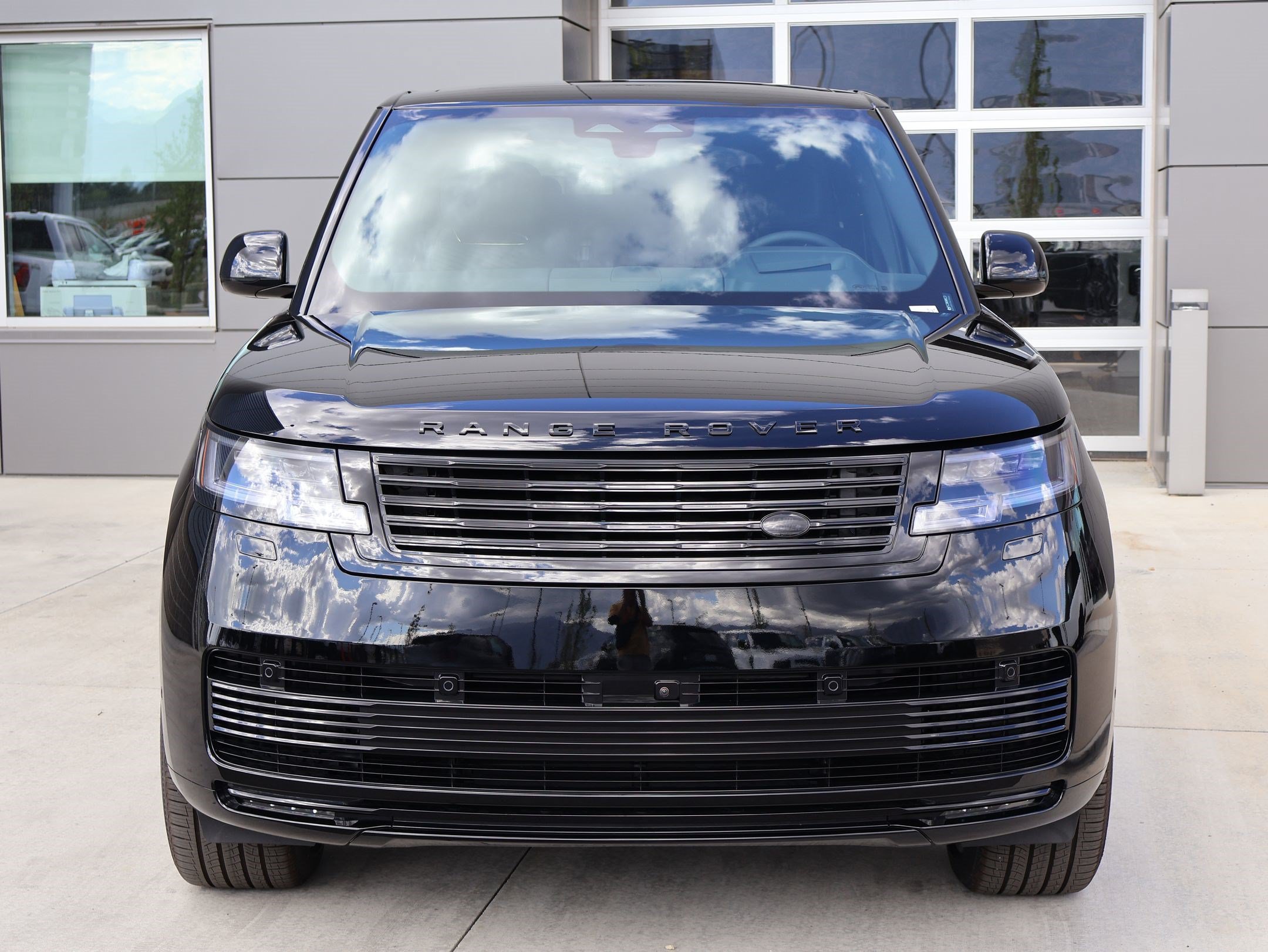 New 2026 Land Rover Range Rover SV AWD/4WD image 2