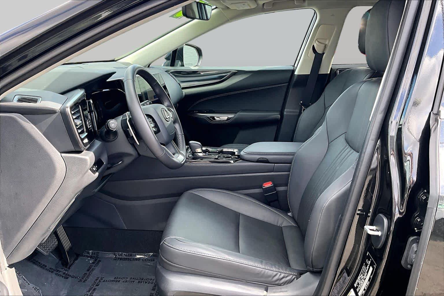 Used 2025 Lexus NX 250 FWD image 7