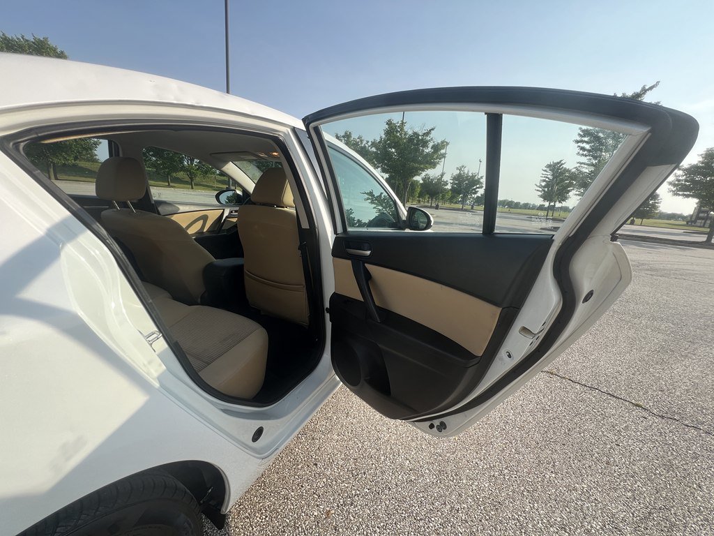 Used 2012 MAZDA MAZDA3 i Touring FWD image 12